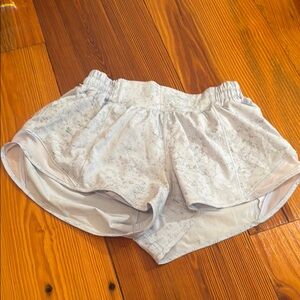 Lululemon Athletica Light Purple, black specs Athletic Hotty Hot Shorts 2.5 Inch